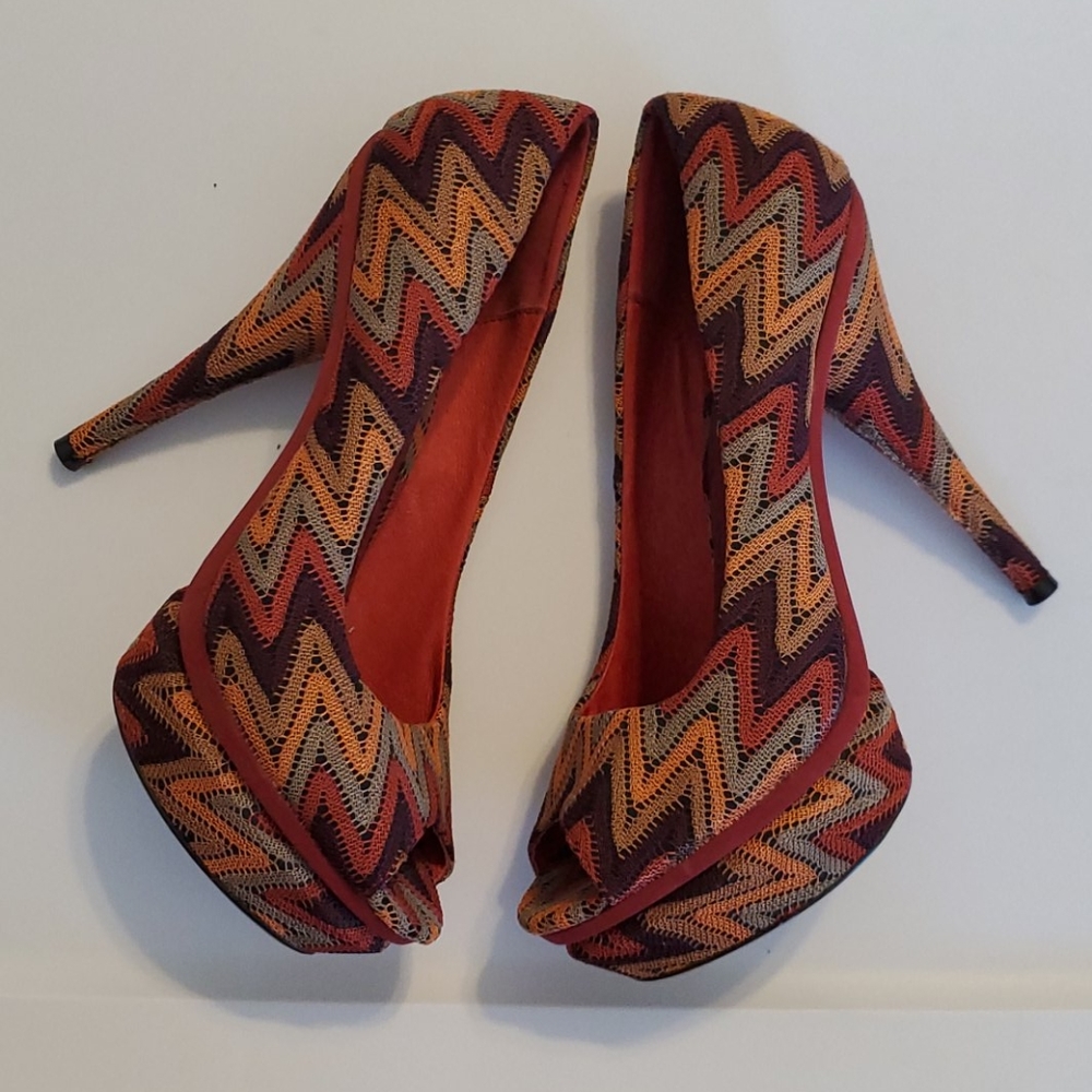 💋 Two Lips Heels - Picture 3 of 13